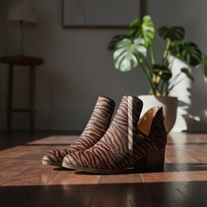 ​🐯 WILD & CHIC New Directions Tiger Stripe Booties 🐯